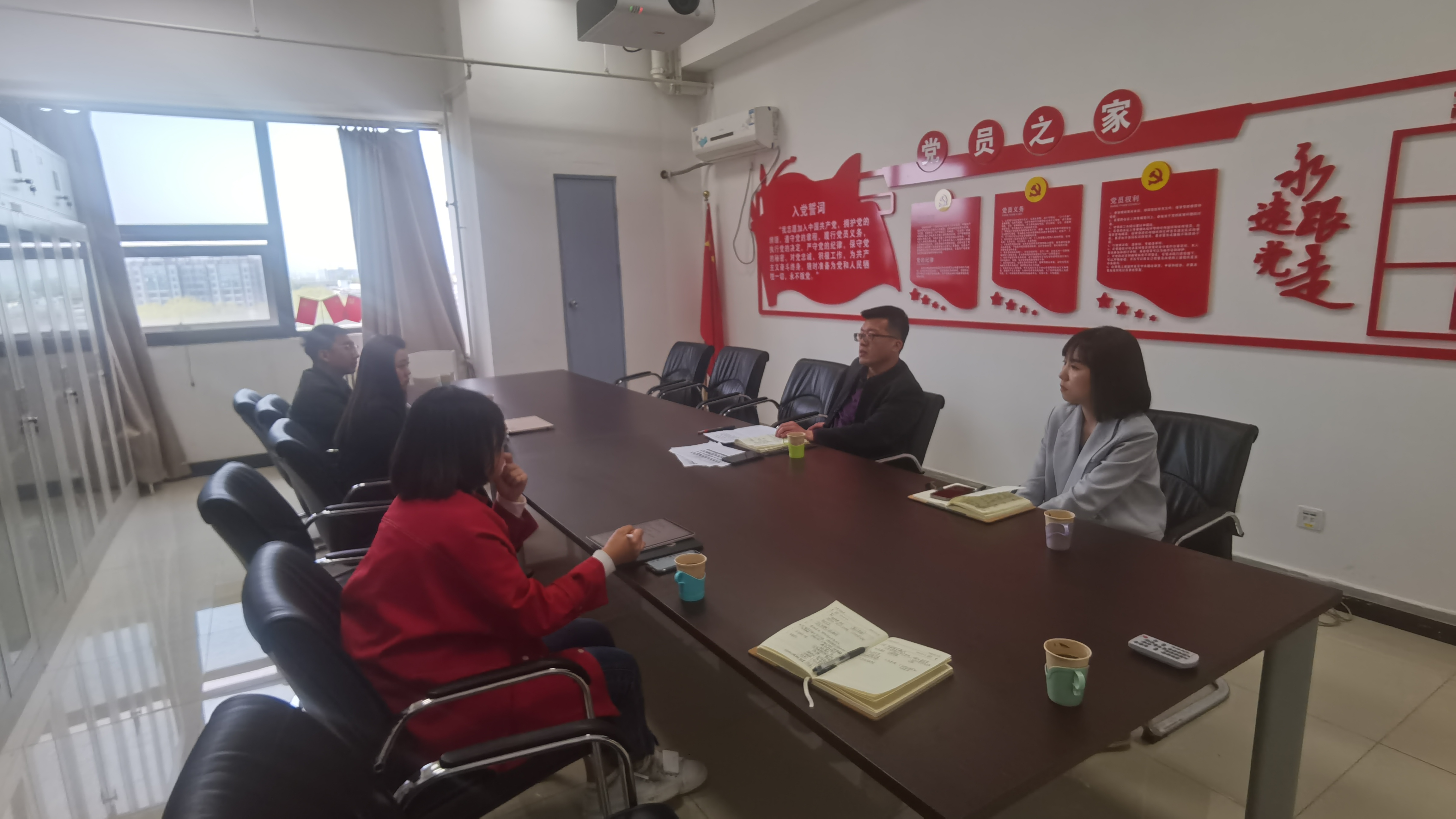 亚色网
召开学工团队座谈会2.jpg